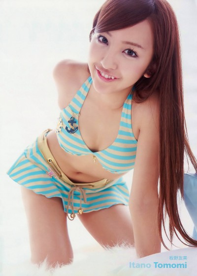 tomomi_bikini-400x560.jpg